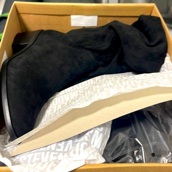 Knee high Steve Madden boots. - Picture 2 of 4